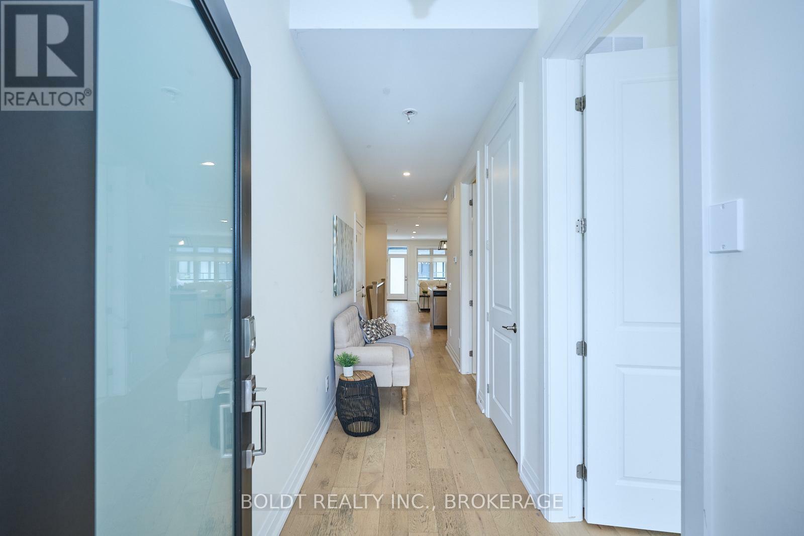 Property Photo: 8974 Willoughby Drive 20 ON L2G 7Y4