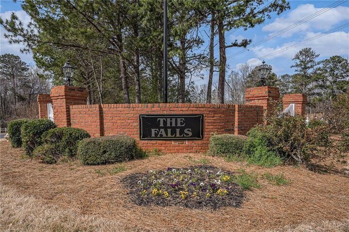 Property Photo: 190 The Falls Boulevard GA 30016
