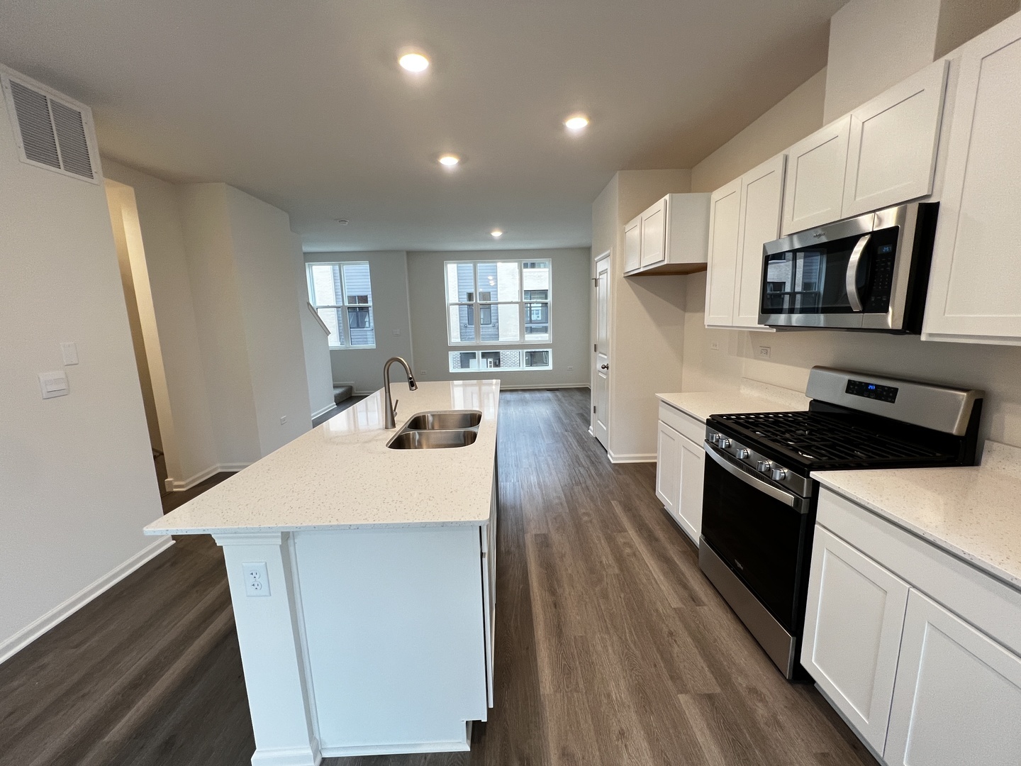 Property Photo:  345 Summit Circle  IL 60148 