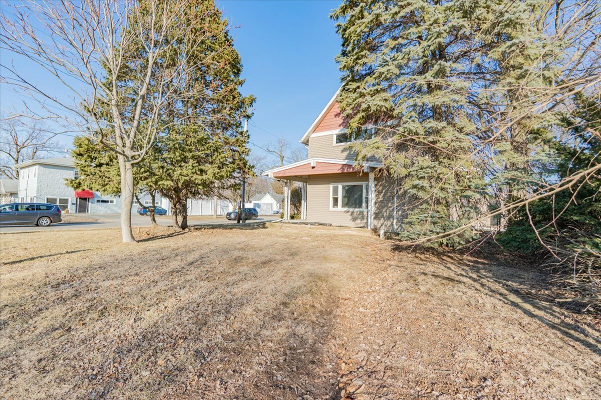 Property Photo: 302 S Linden Street IL 61761