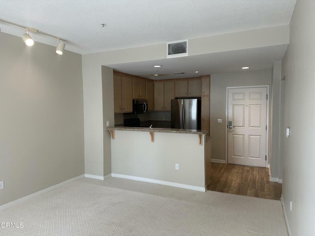Property Photo: 160 S Hudson Avenue 215 CA 91101