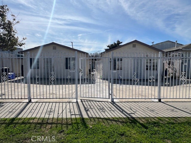 Property Photo:  2636 E 126th Street  CA 90222 