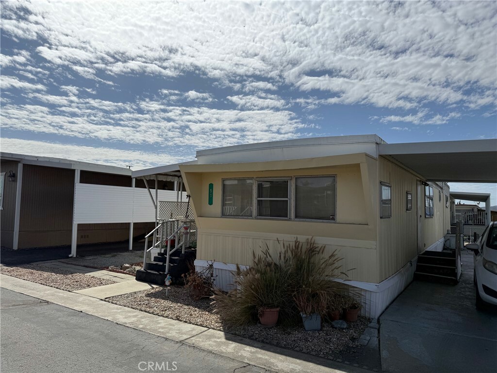 Property Photo:  260 N Lyon Avenue 59  CA 92545 