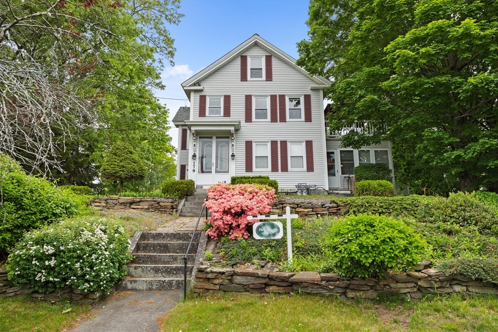 Property Photo:  179 Varnum Avenue 2  MA 01854 