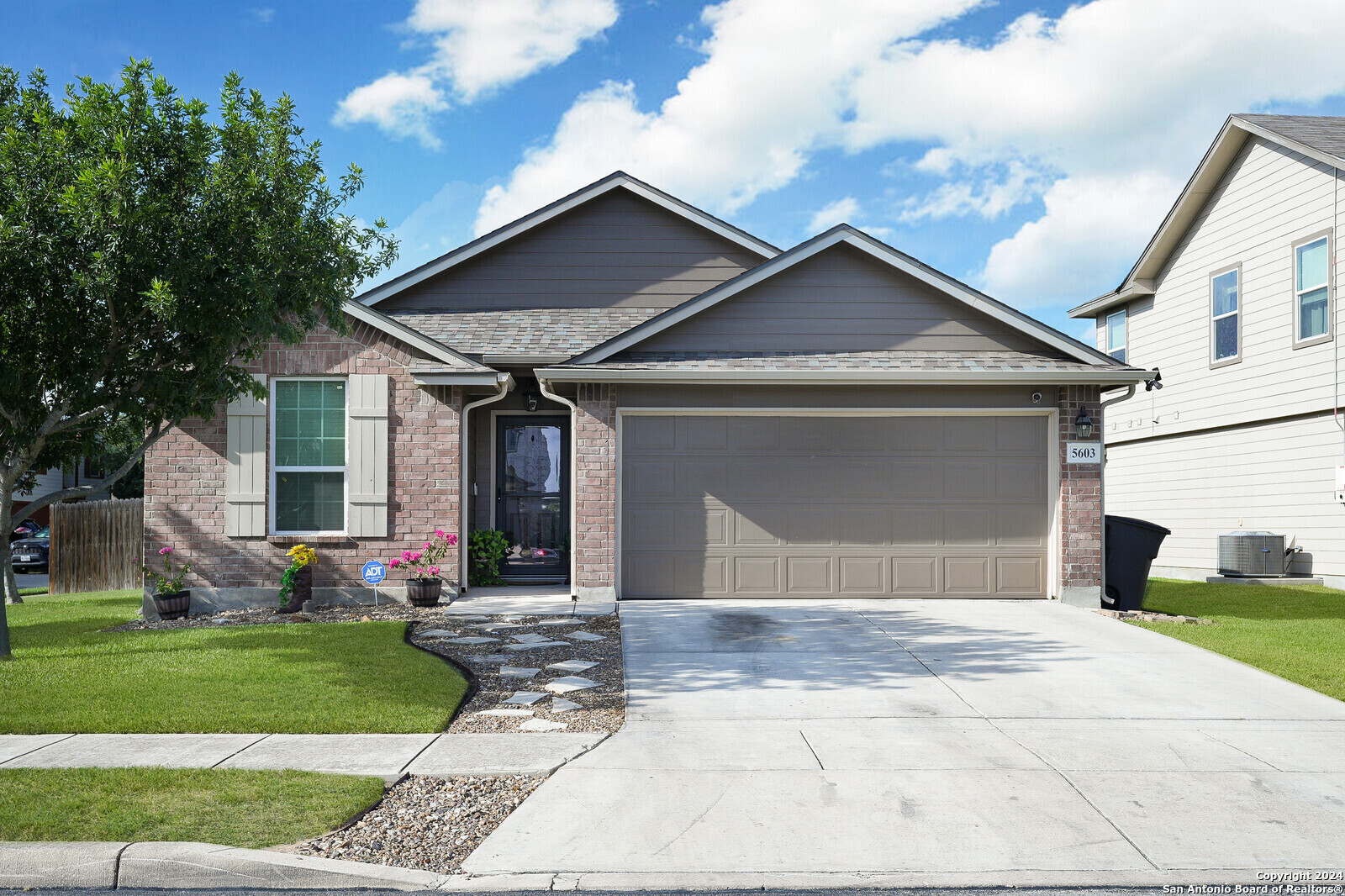 Property Photo: 5603 Espada Clf TX 78222