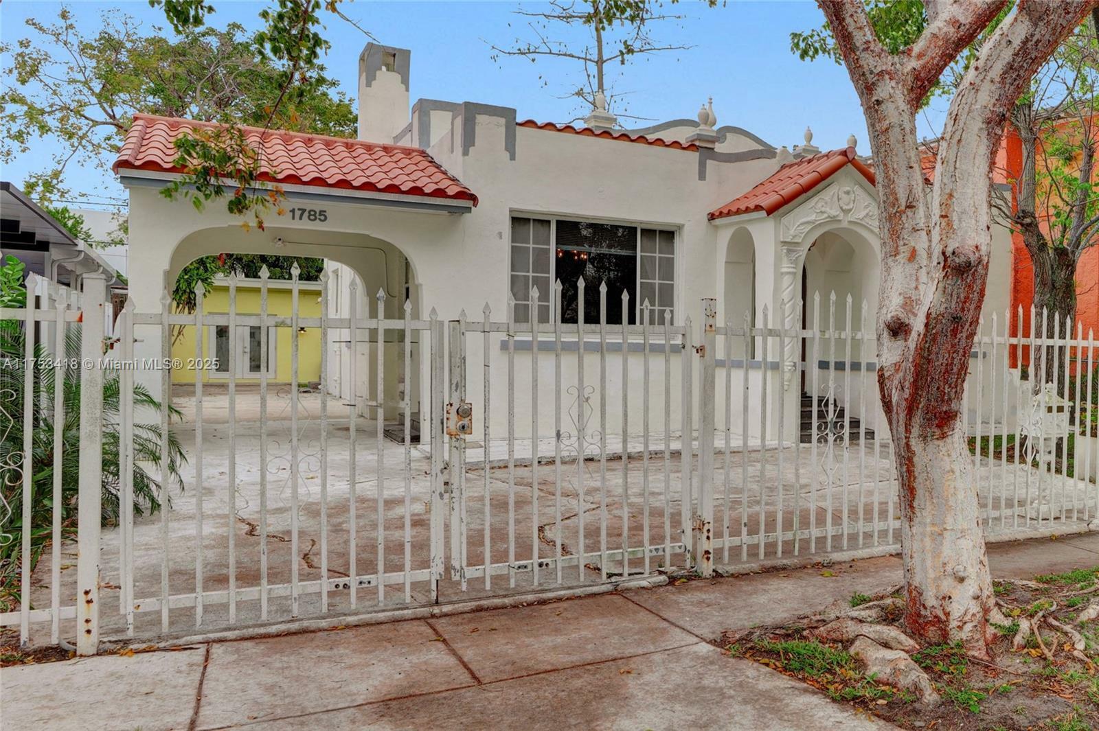 Property Photo:  1785 SW 10 St  FL 33135 