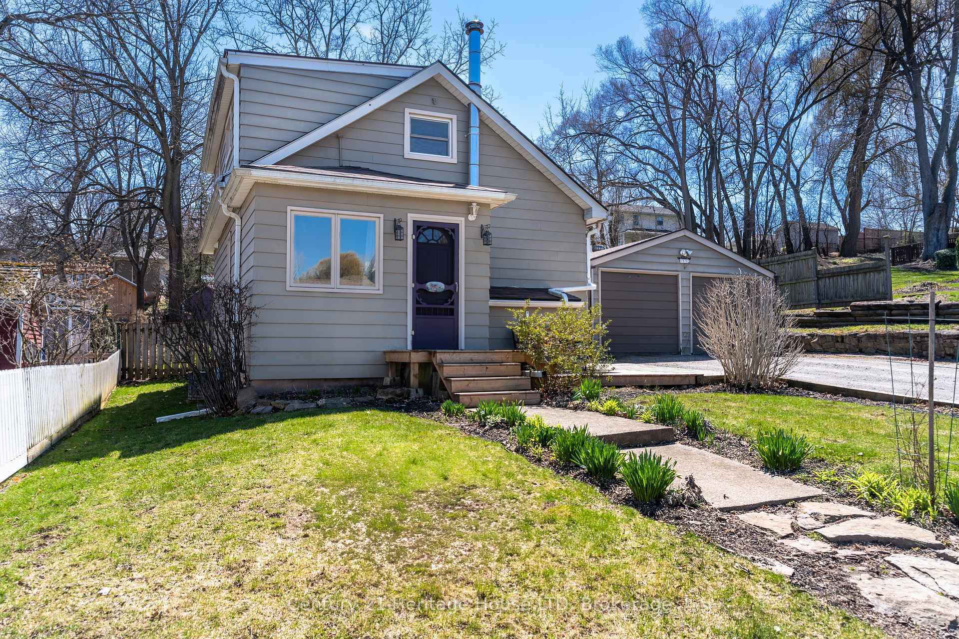 Property Photo: 25 Highlander St Street ON L0S 1L0