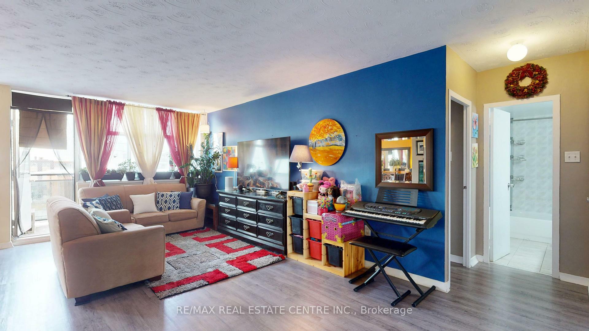 Property Photo:  2245 Eglinton Ave E 807  ON M1K 2N3 