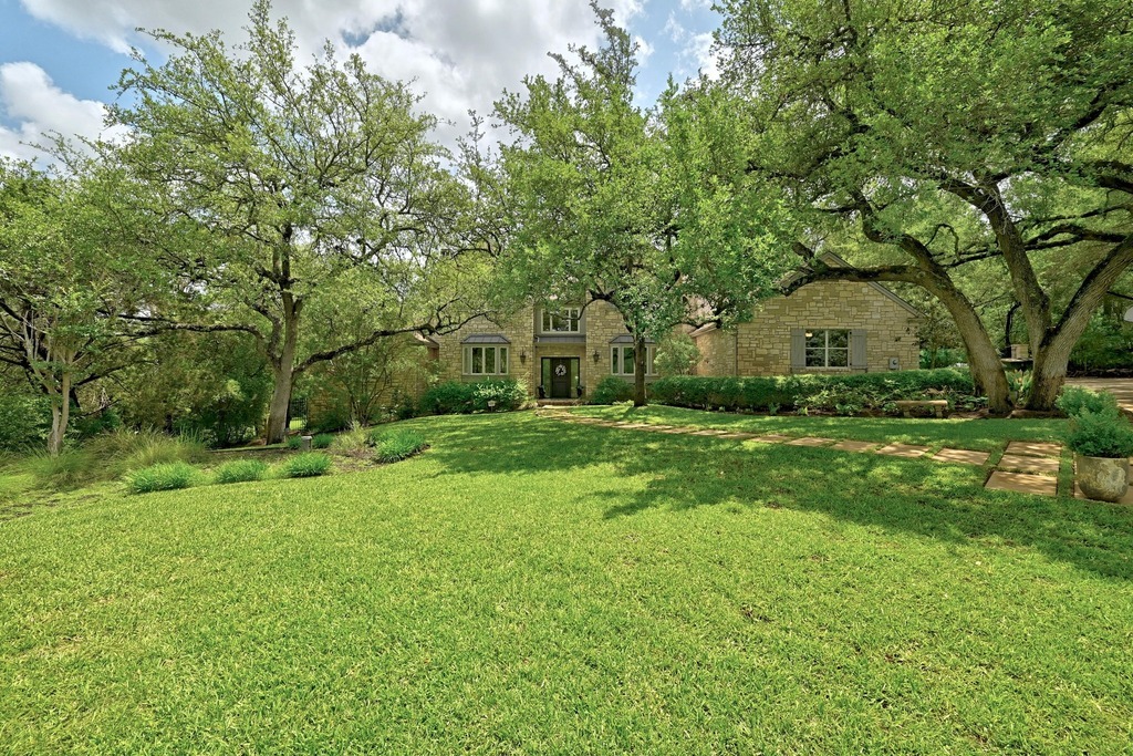 Property Photo: 2405 Westlake Pass TX 78746