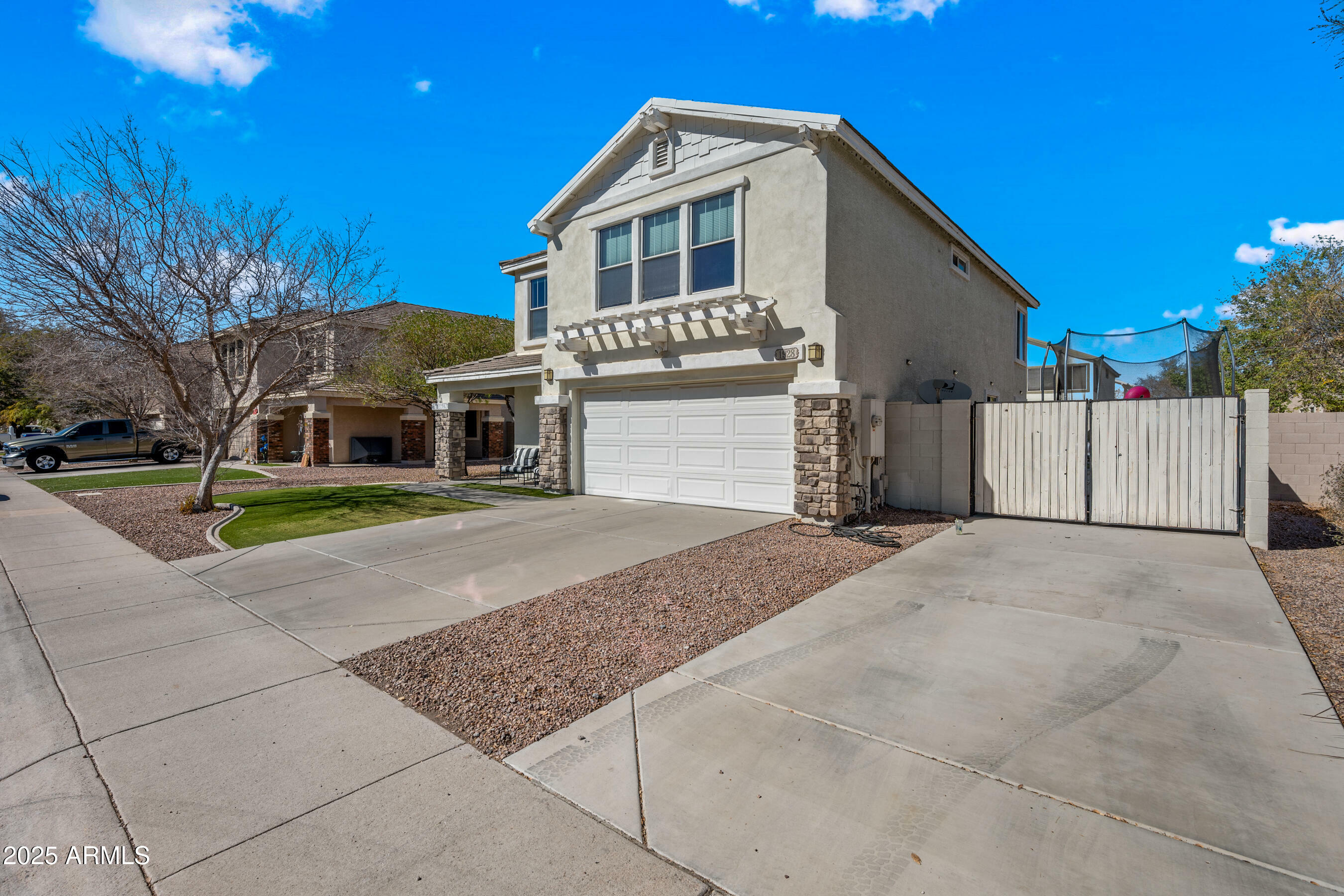 Property Photo:  1928 E 39th Avenue  AZ 85119 