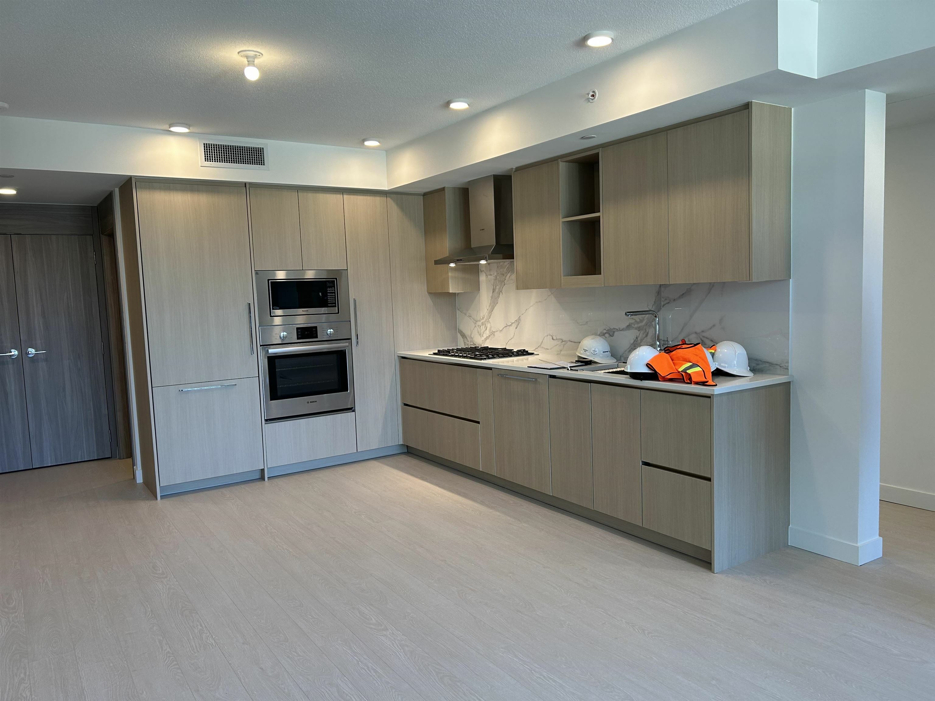 13778 100 Avenue 509  Surrey BC V3T 5X7 photo