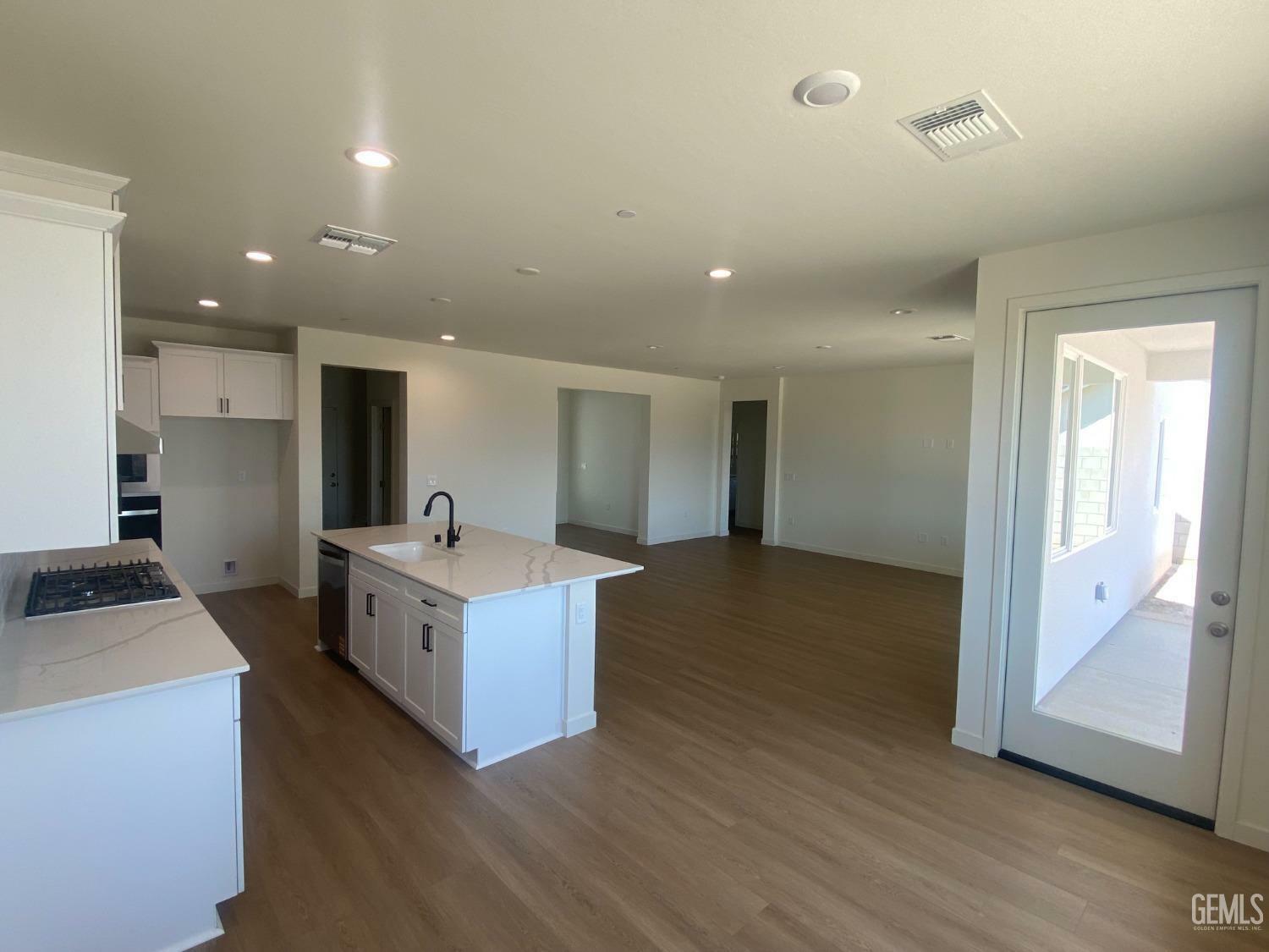 Property Photo: 3900 Nayree Lane CA 93311