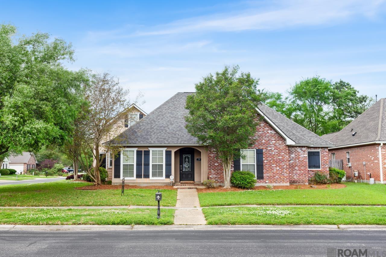 Property Photo: 5946 Cherryridge Dr LA 70809