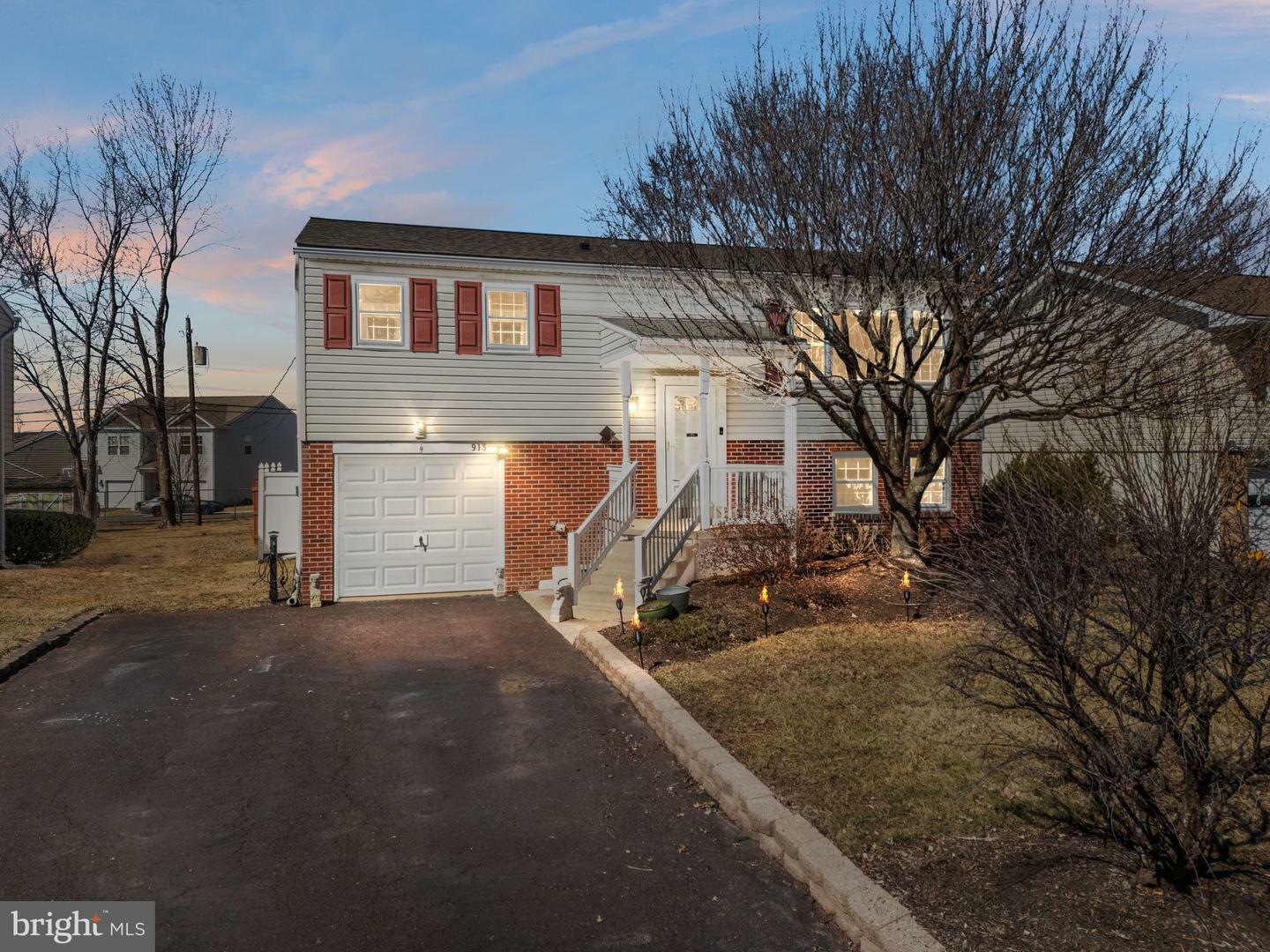 Property Photo:  913 Seminary Street  PA 18073 