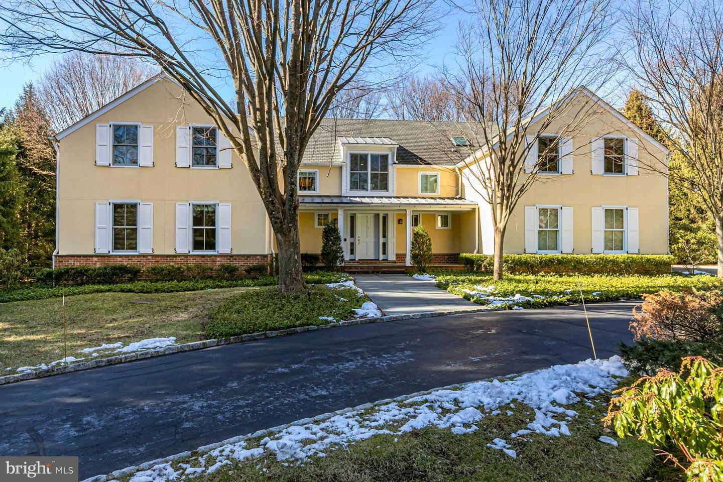 Property Photo:  7 Foxcroft Drive  NJ 08540 