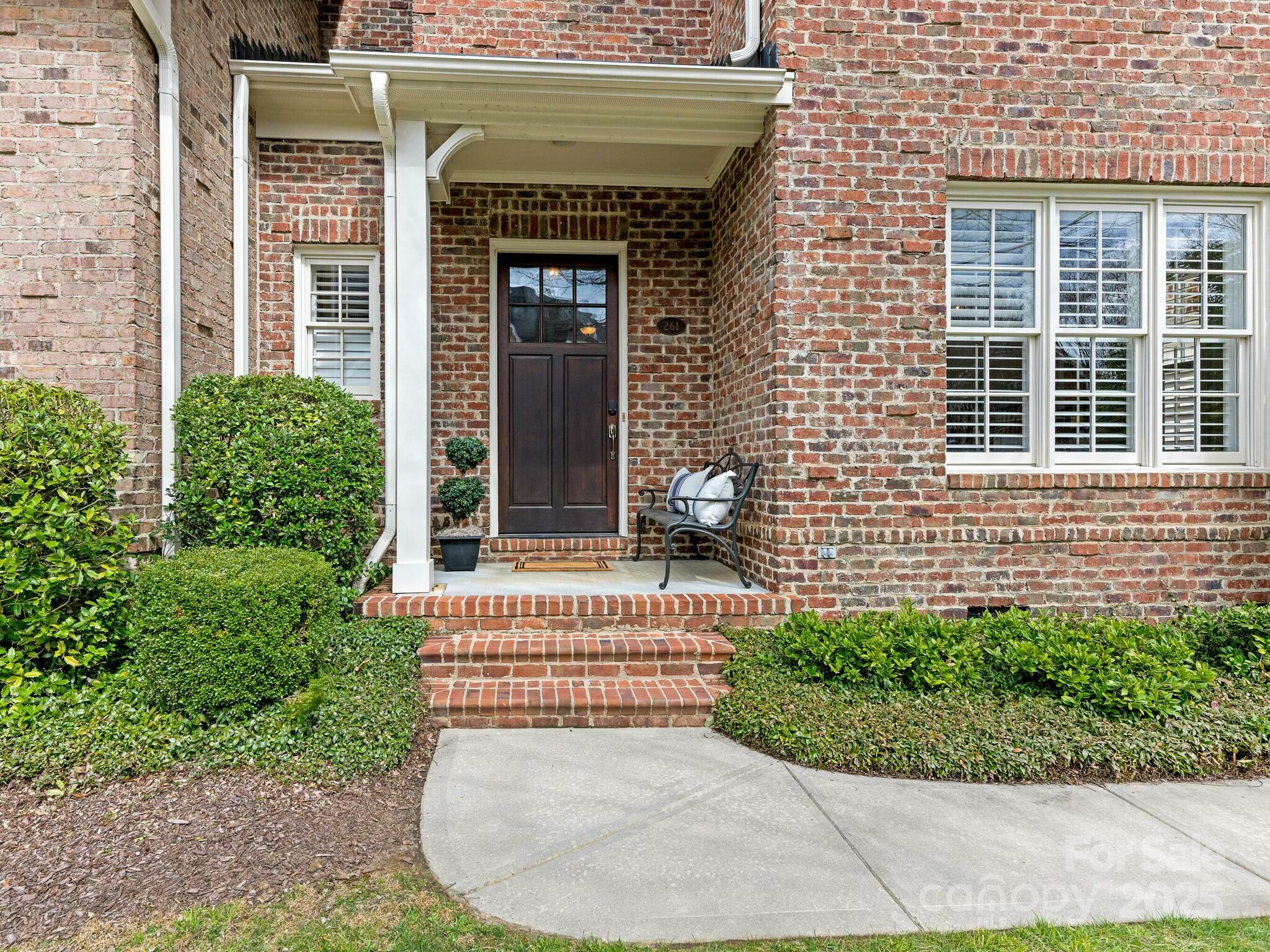 Property Photo: 261 Crownsgate Court NC 28207