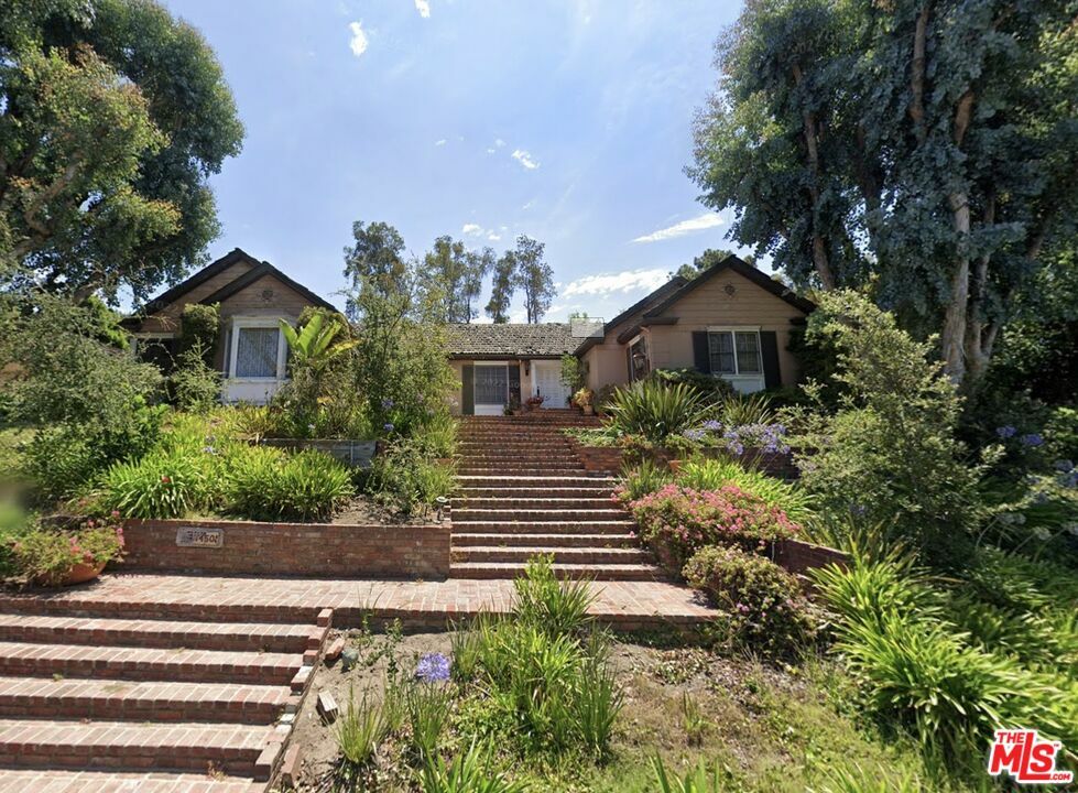 Property Photo:  11450 Ayrshire Rd  CA 90049 