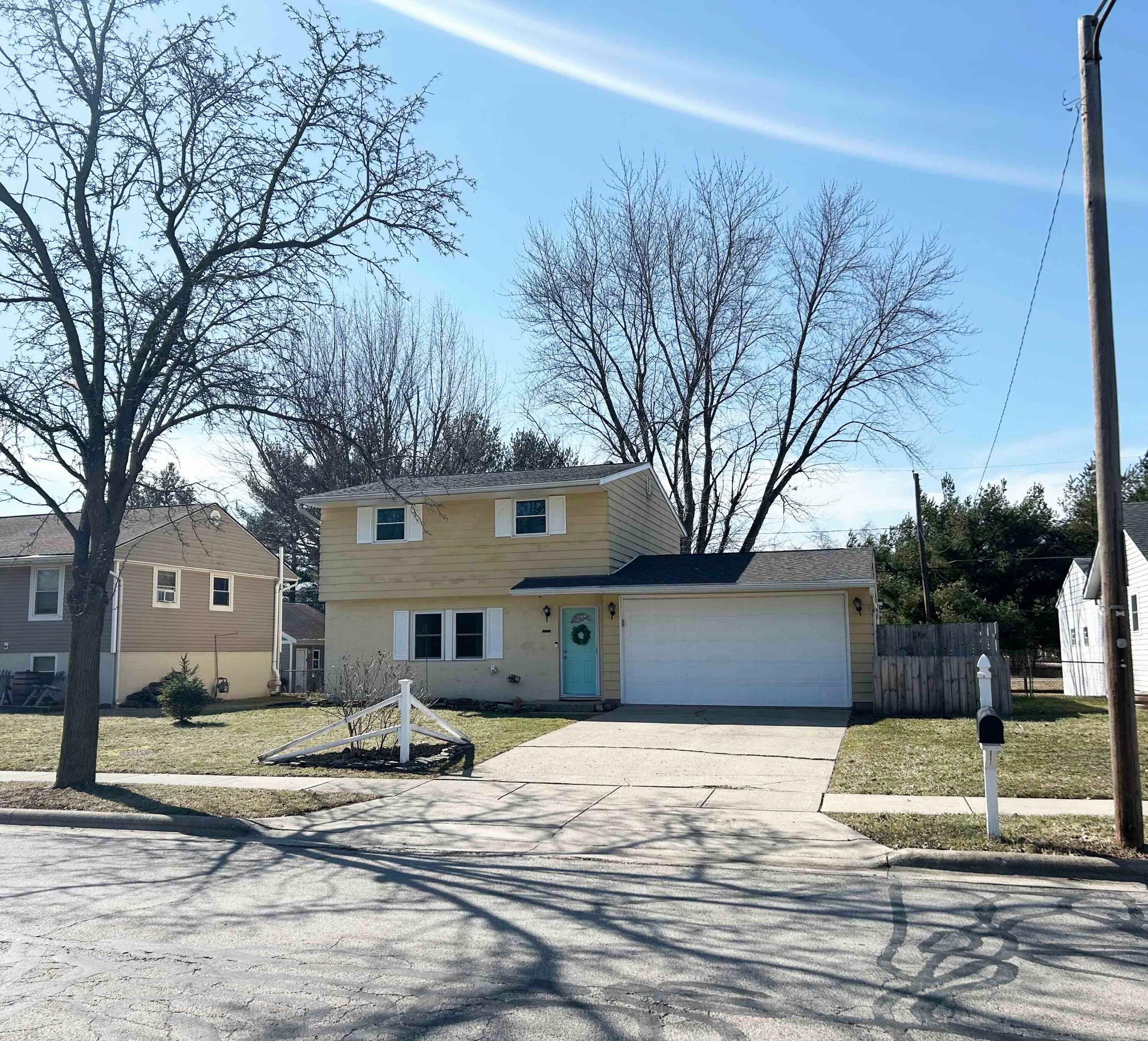 Property Photo: 429 Westport Drive OH 43125