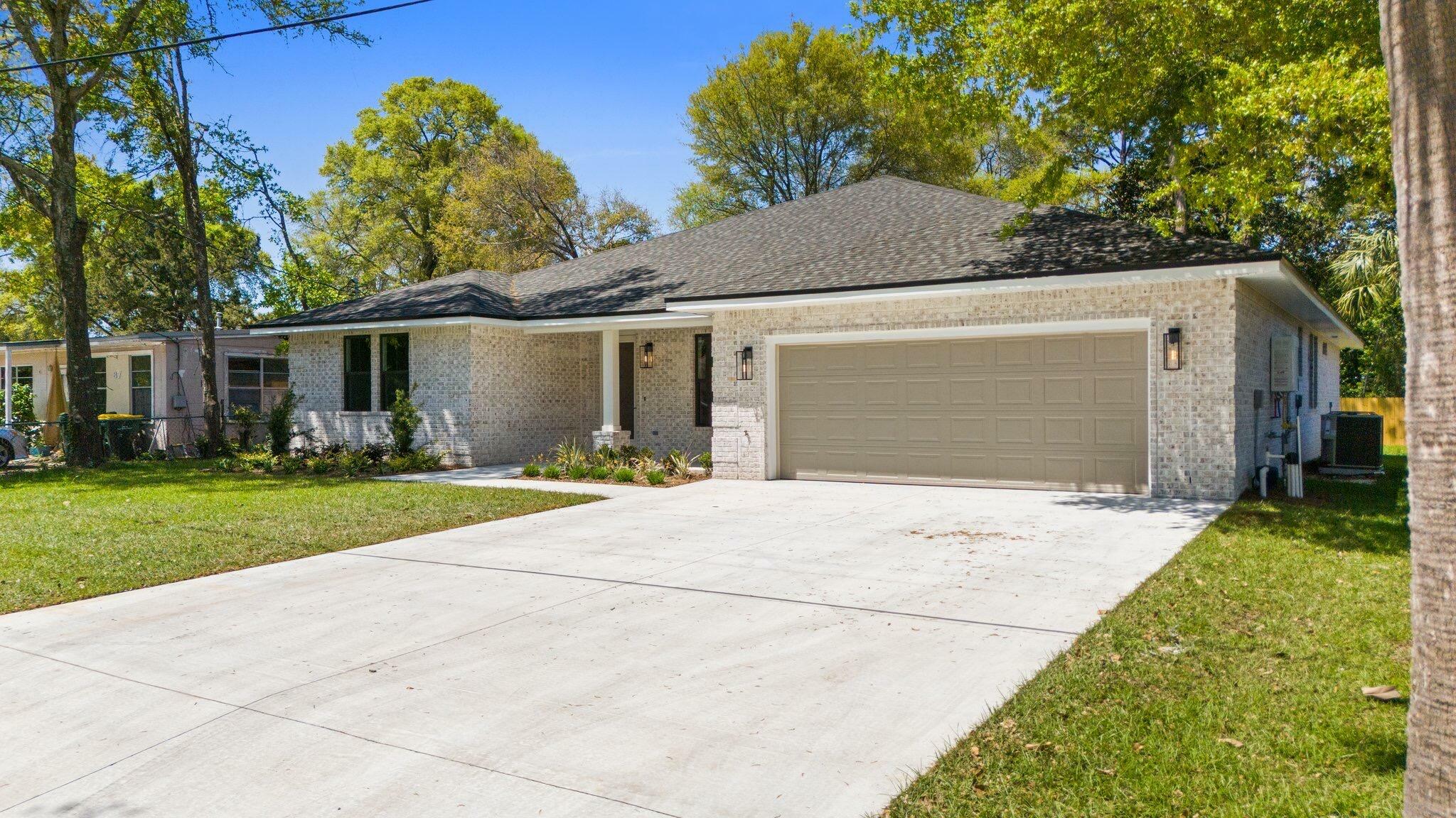 Property Photo: 85 NE Laurie Drive FL 32548