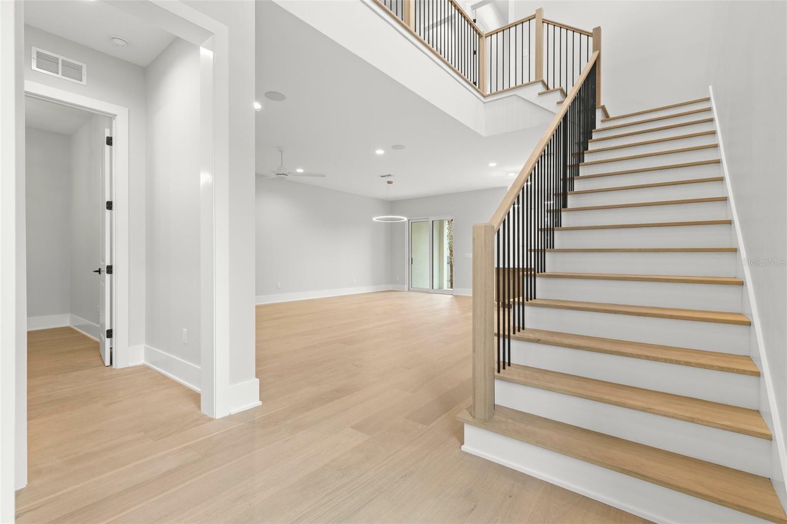 Property Photo: 216 N Hesperides Street FL 33609