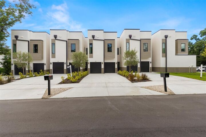 Property Photo:  216 N Hesperides Street  FL 33609 