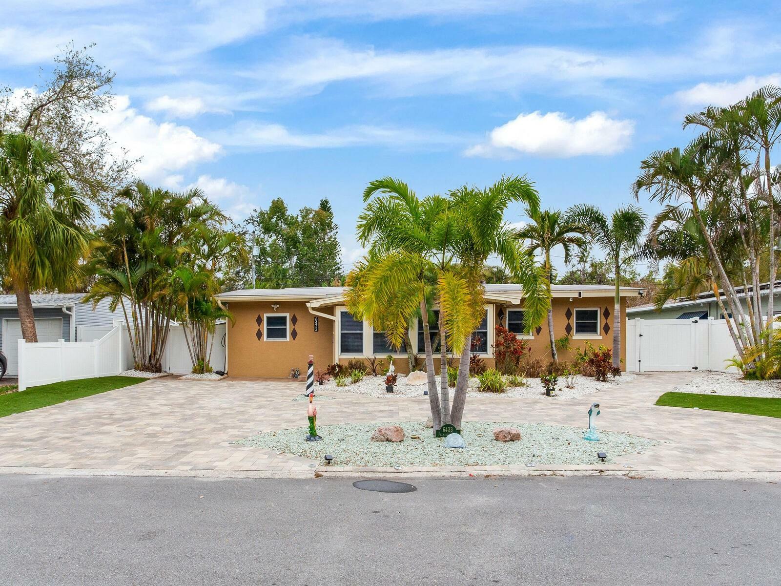 Property Photo:  6433 Flamingo Way S  FL 33707 