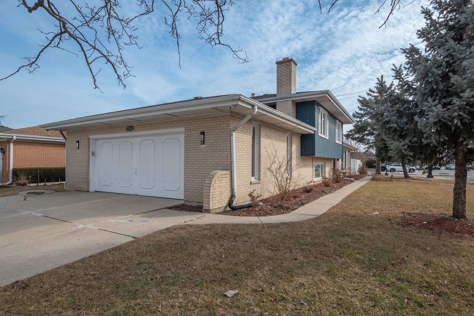 Property Photo:  7153 W Oakton Court  IL 60714 