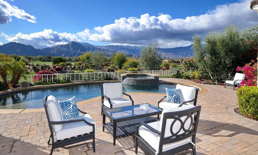 Property Photo: 75979 Via Pisa CA 92210