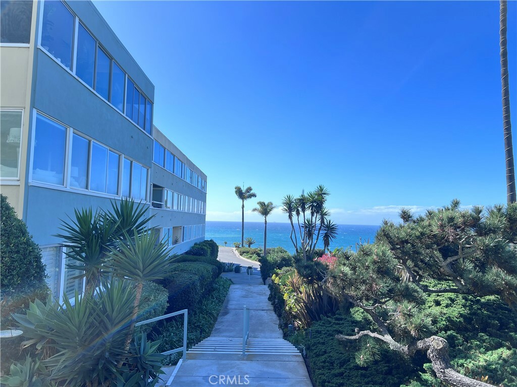 Property Photo:  635 Paseo De La Playa 206  CA 90277 