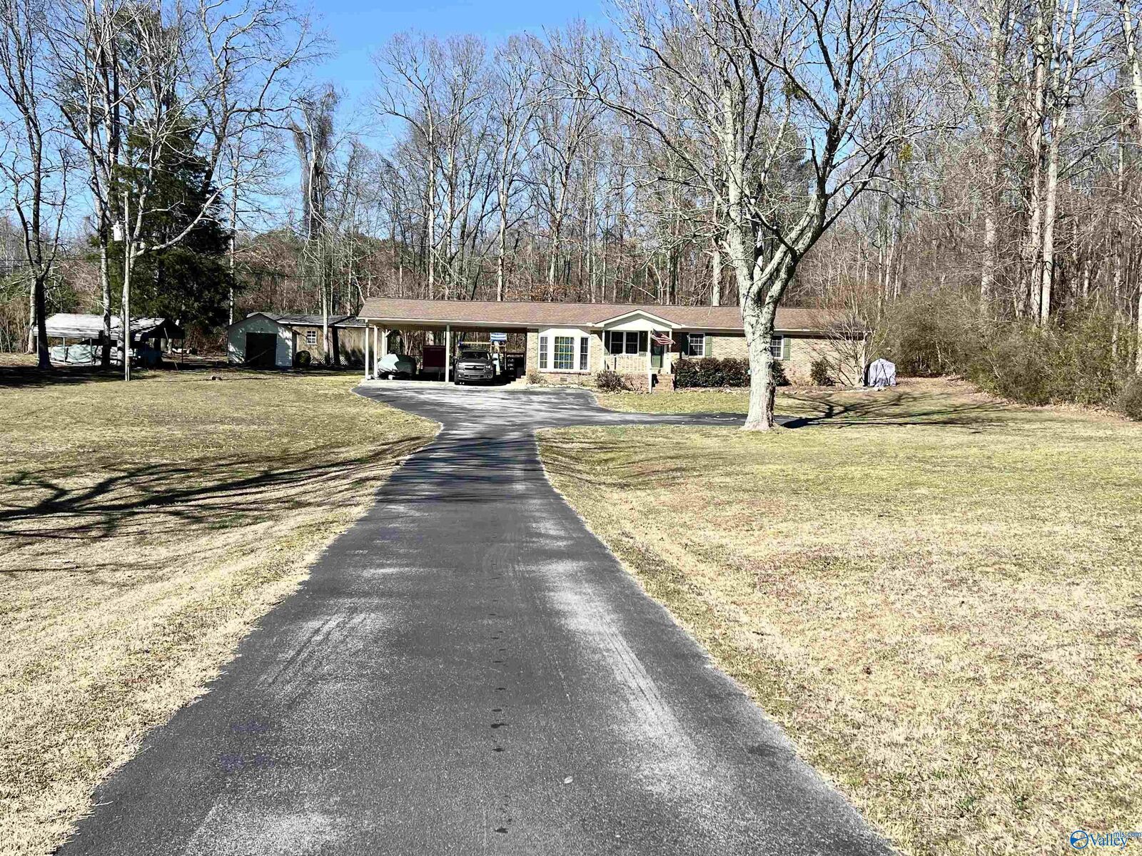 Property Photo:  636 NE Thompson Road  AL 35603 