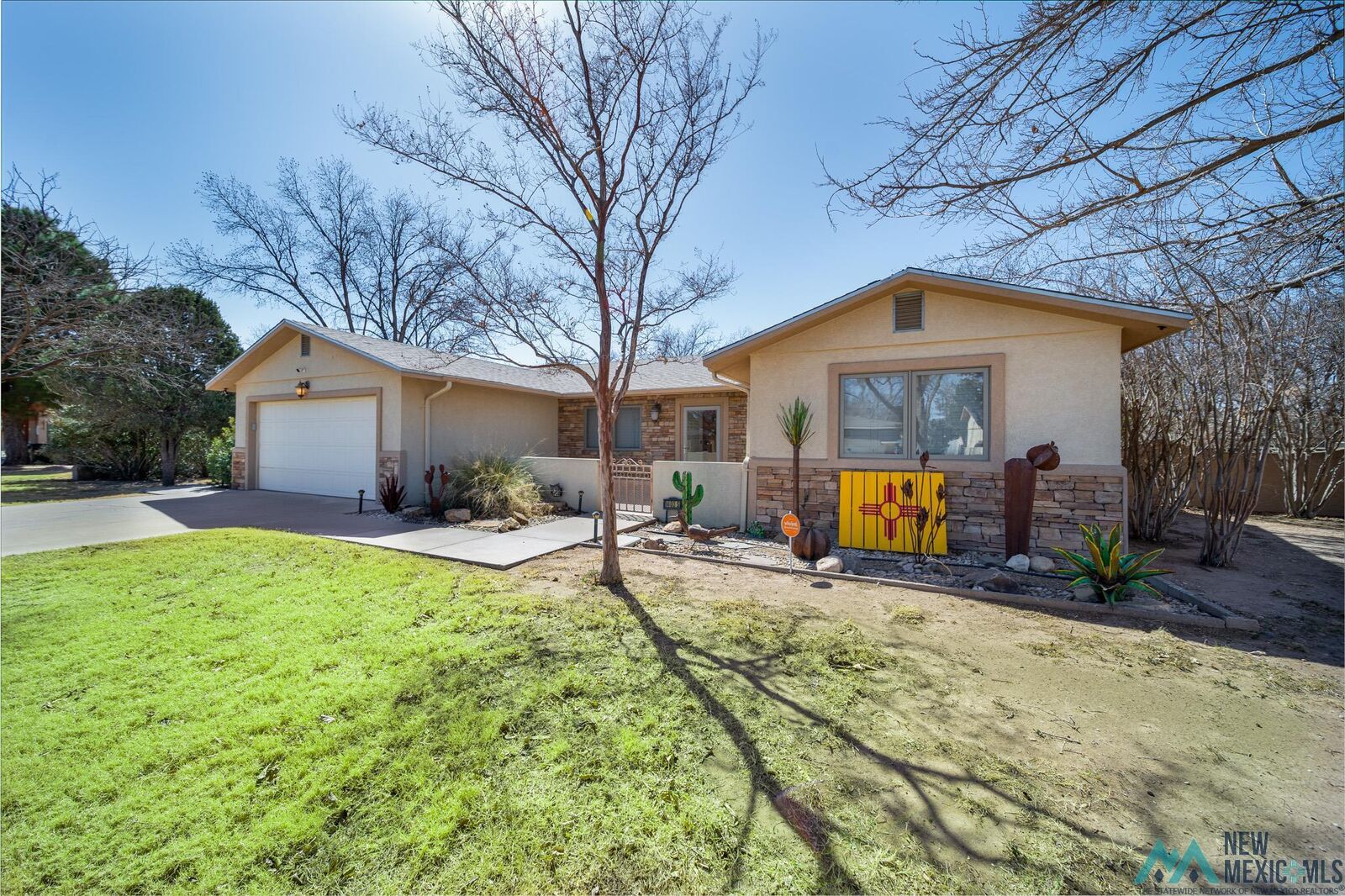 Property Photo: 1403 S Country Club Circle NM 88220-4121