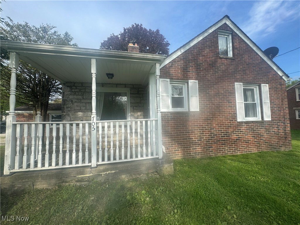 Property Photo: 705 S Schenley Avenue OH 44509