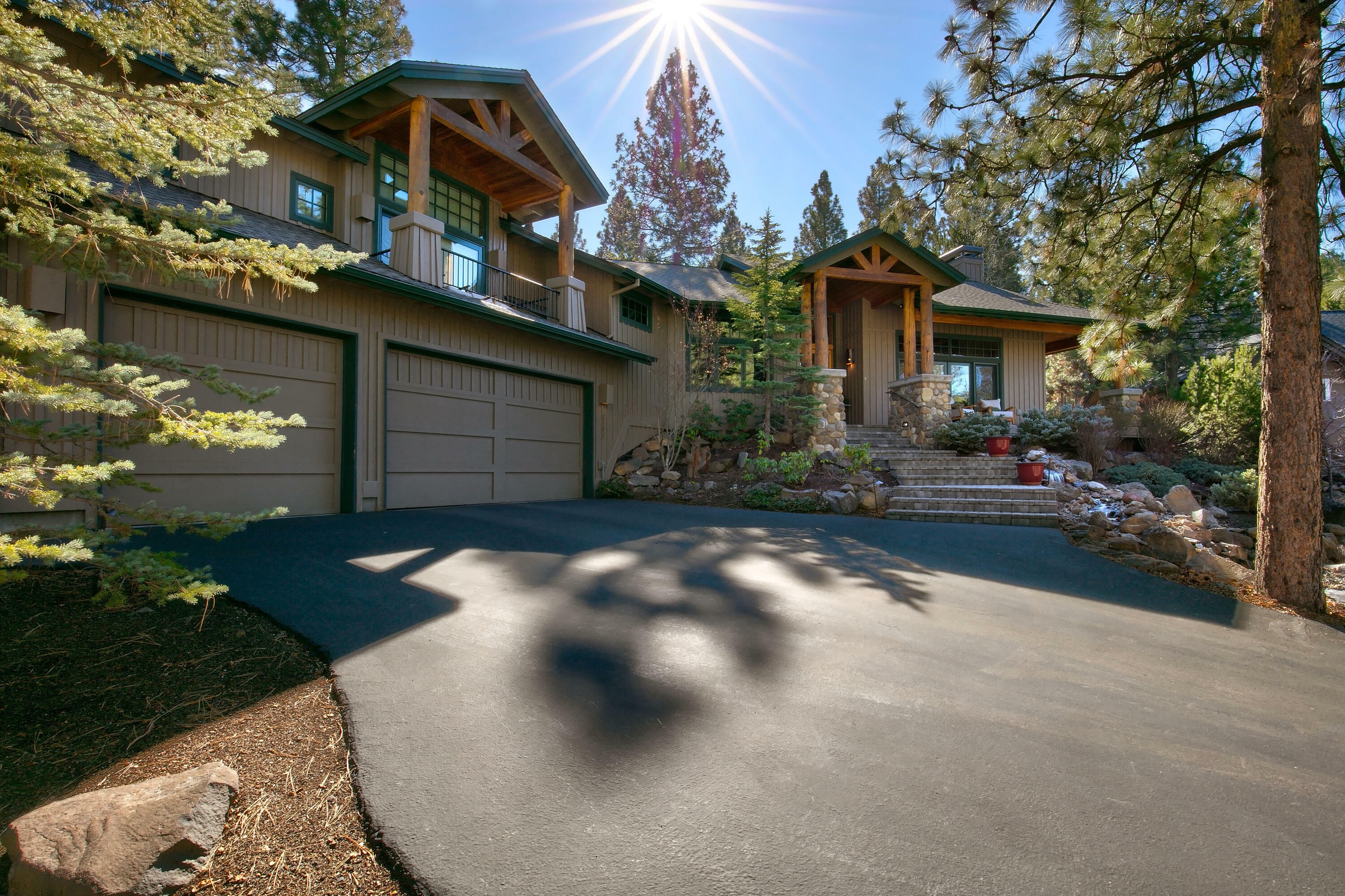 Property Photo: 2563 NW Champion Circle OR 97703