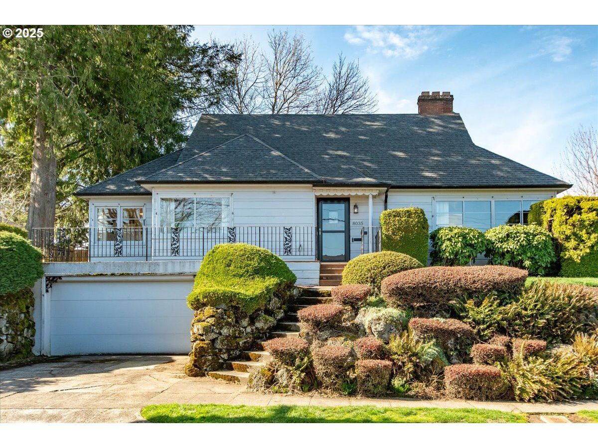 Property Photo: 8035 SW 8th Ave OR 97219