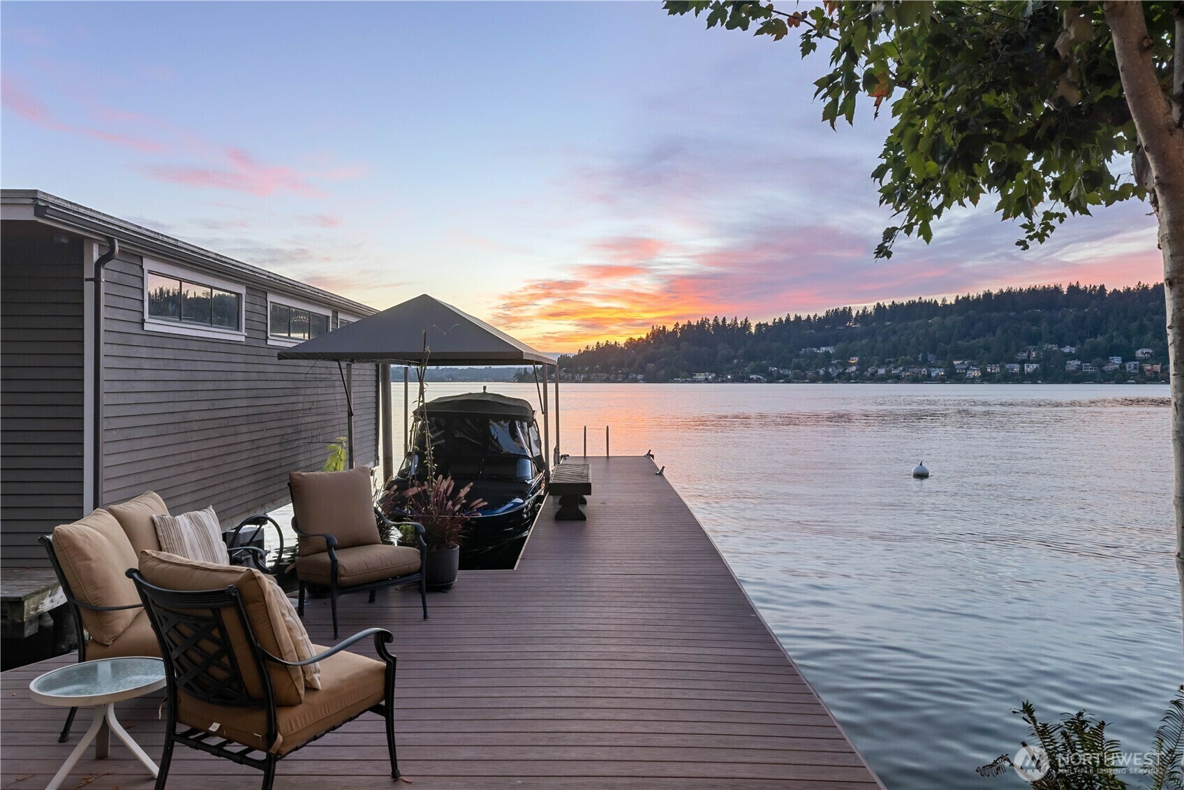 Property Photo:  3711  Lake Washington Boulevard N  WA 98056 