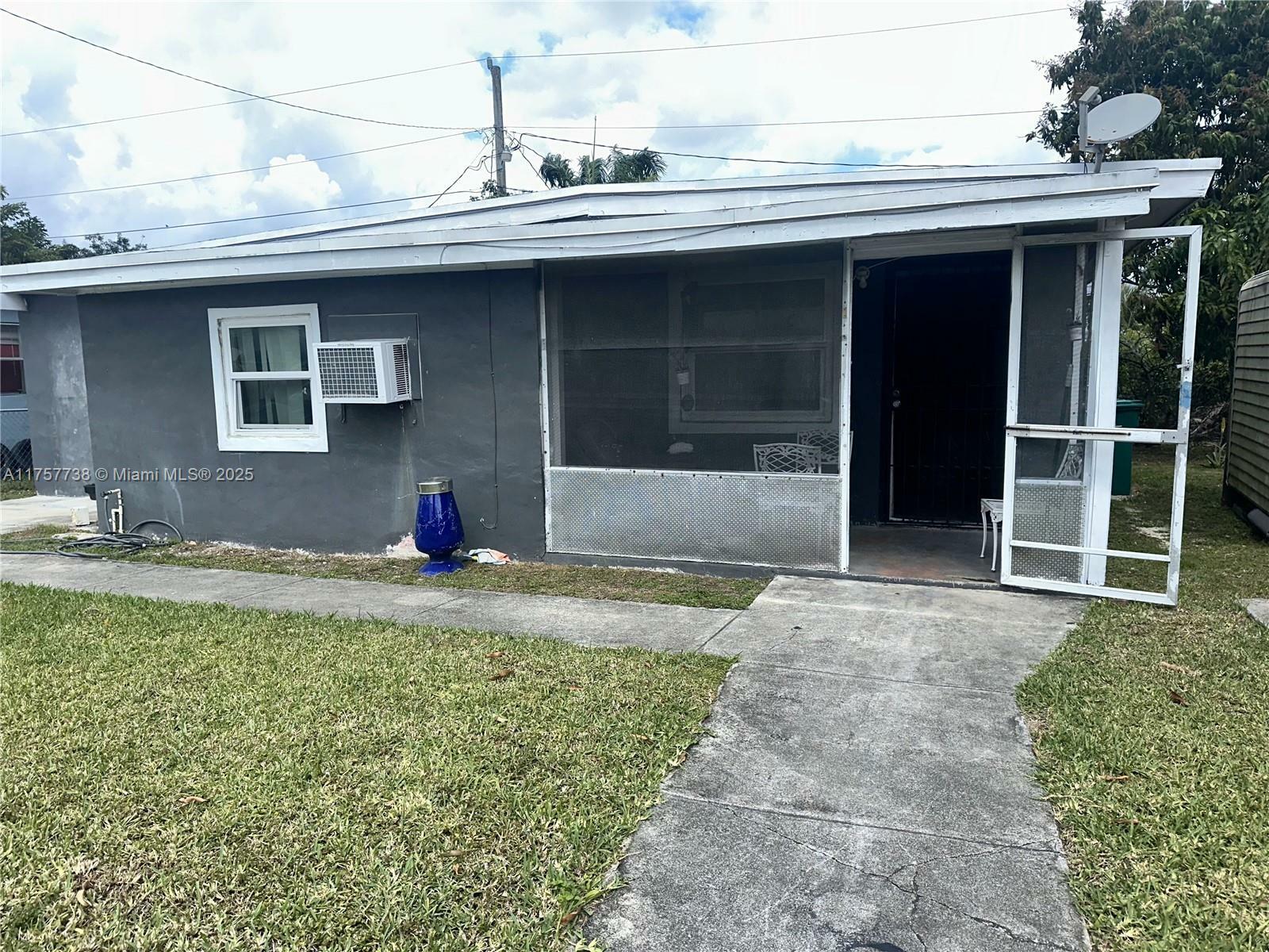 Property Photo:  528 NW 10th St  FL 33034 