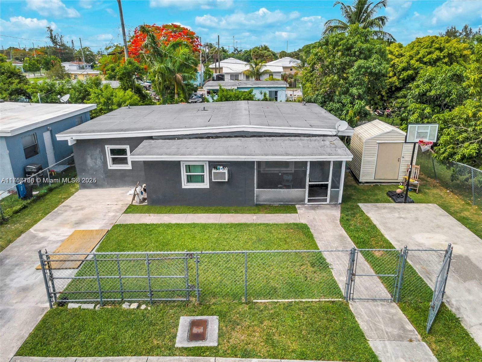 Property Photo:  528 NW 10th St  FL 33034 