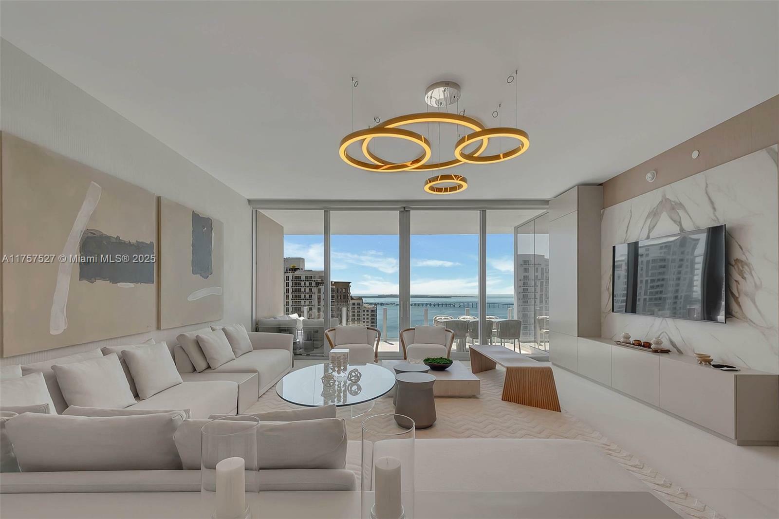 Property Photo:  300 Biscayne Blvd Way 3203  FL 33131 