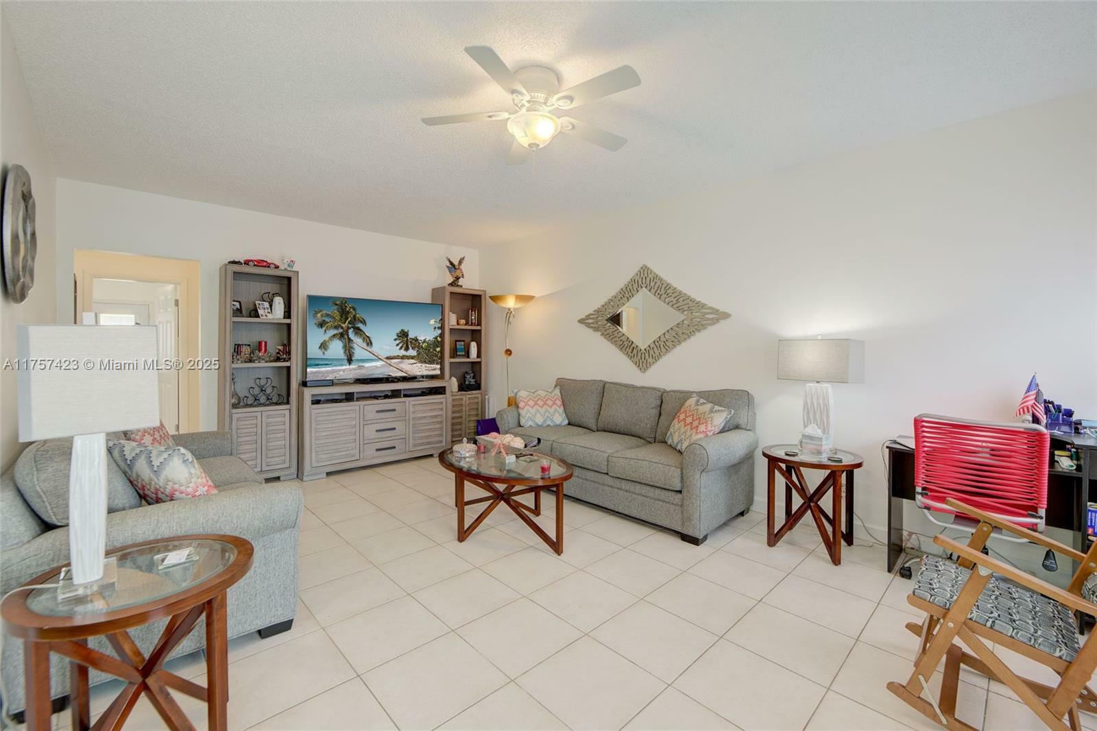 Property Photo:  800 SW 11th Ave 9A  FL 33009 