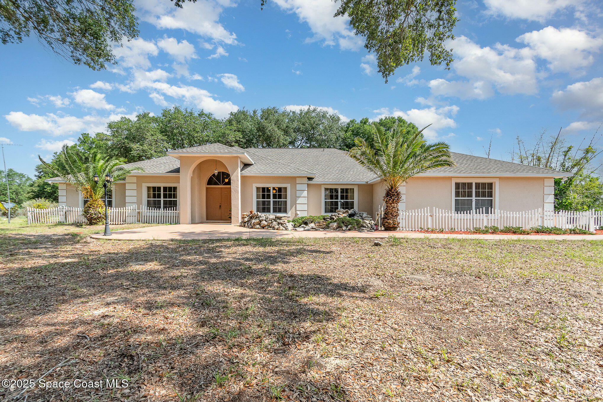 Property Photo: 22619 State Road 44 FL 32736