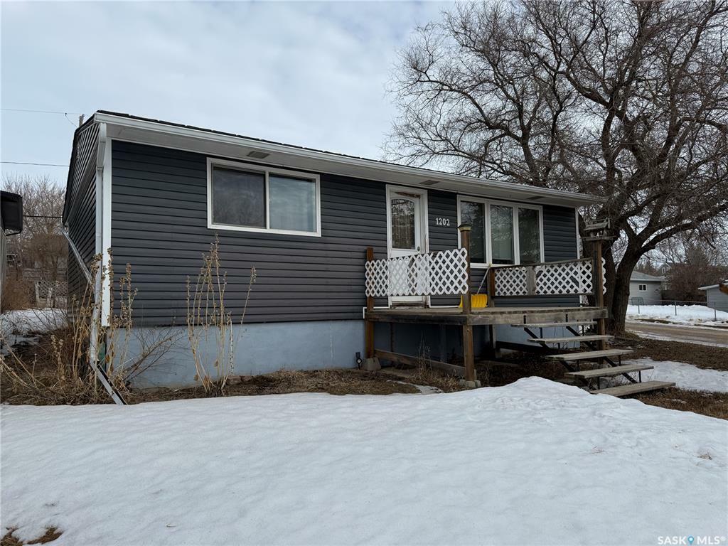 Property Photo:  1202 Stadacona Street W  SK S6H 6C5 