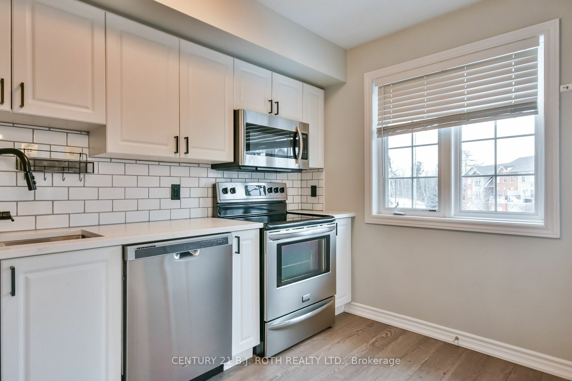 Property Photo:  51 Ferndale Dr 7  ON L4N 5W9 