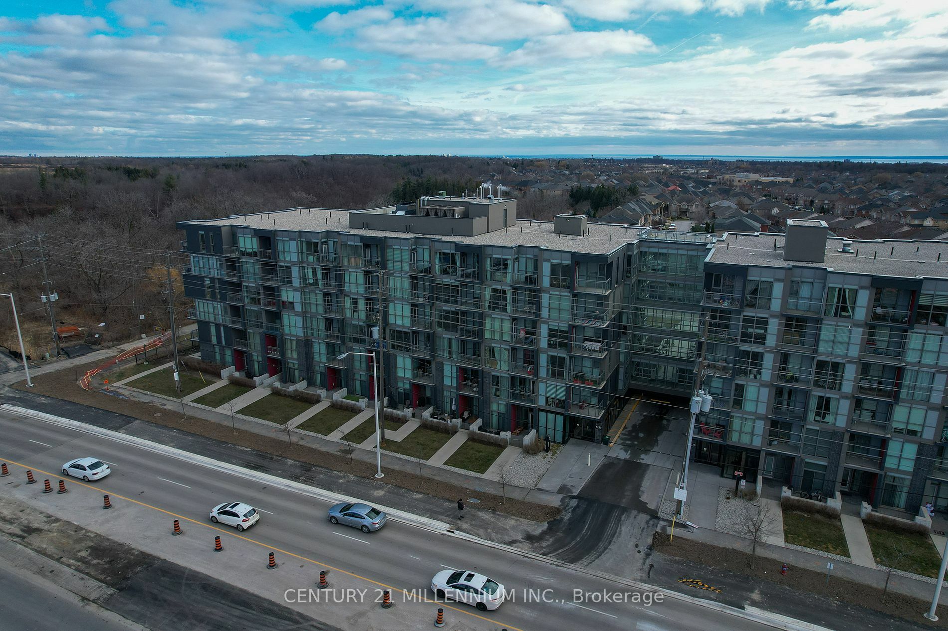 Photo de la propriété:  5240 Dundas Street B215  ON L7L 0J6 