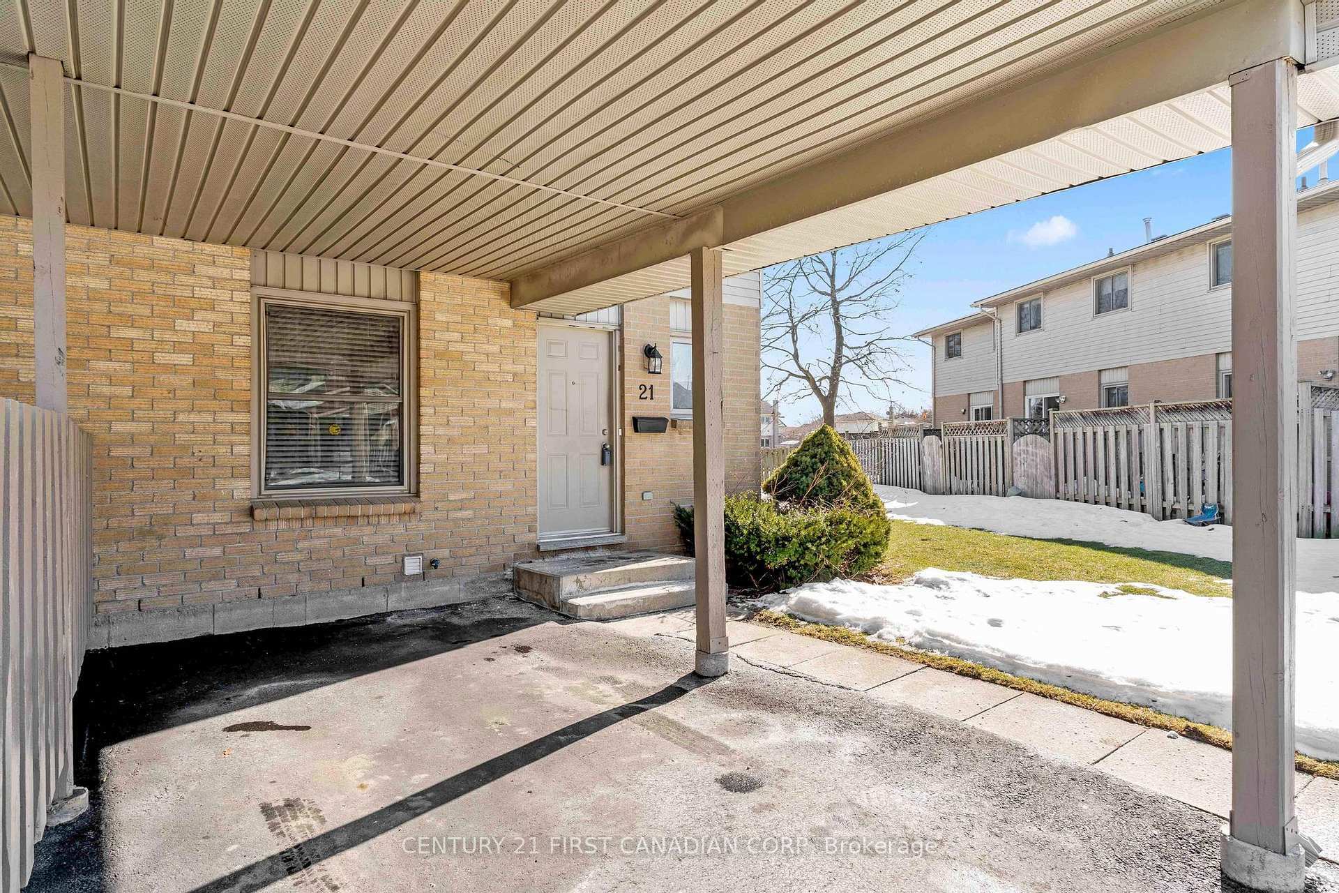 Property Photo: 25 Erica Crescent 21 ON N6E 3R6