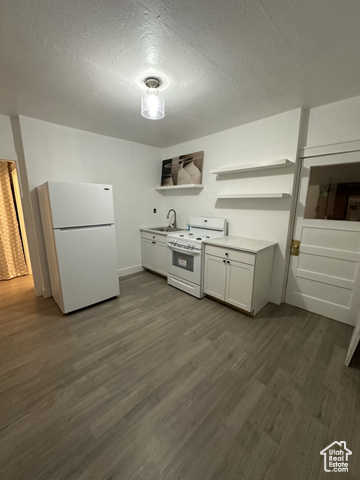 Property Photo:  451 E 100 S  UT 84062 