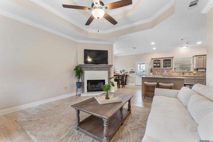 Property Photo: 2555 Fairgate Dr LA 70816