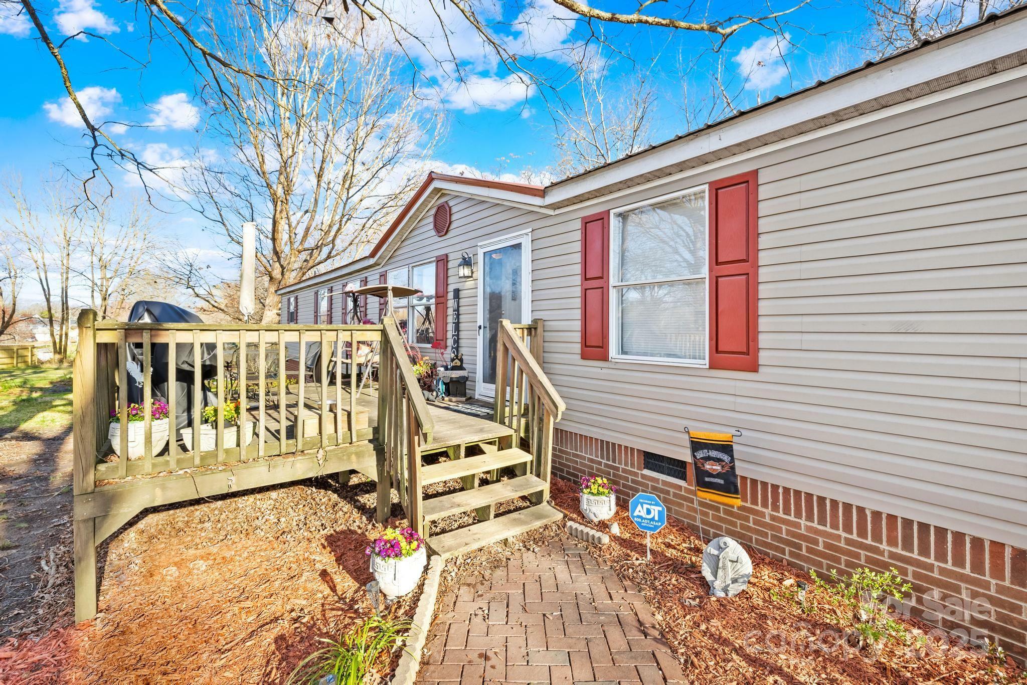 Property Photo:  334 Hillcrest Drive  NC 28115 