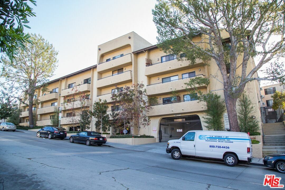 Property Photo:  10982 Roebling Ave  CA 90024 