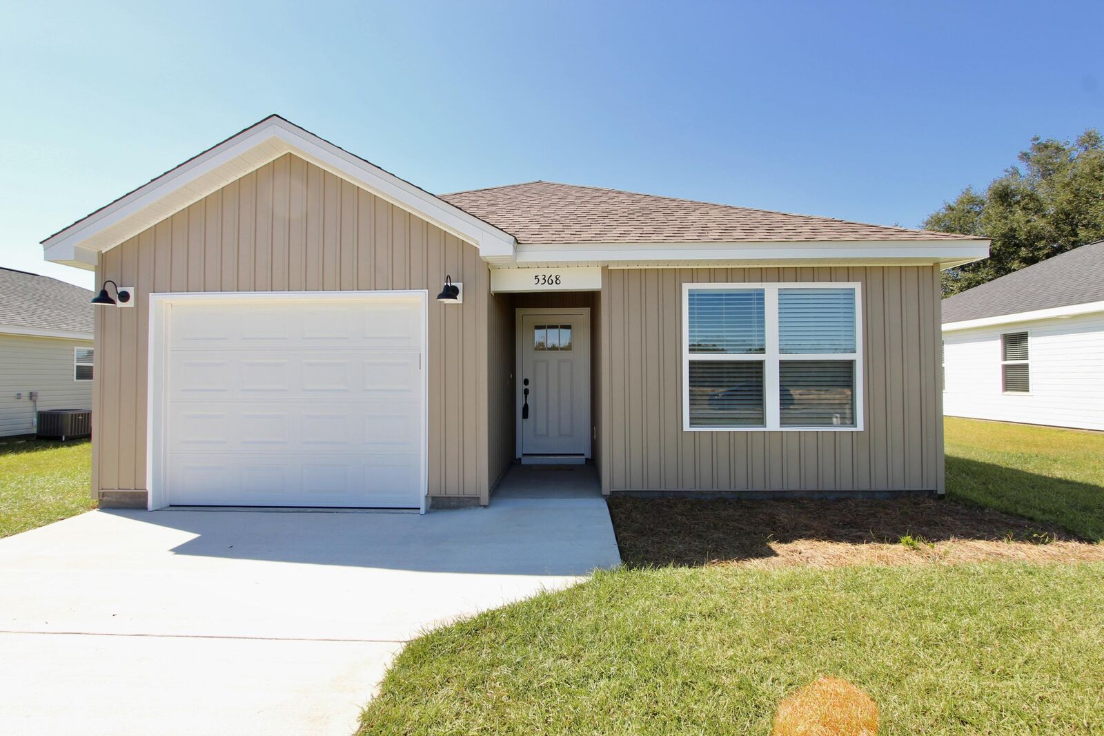 Property Photo: 5375 Highview Drive FL 32539