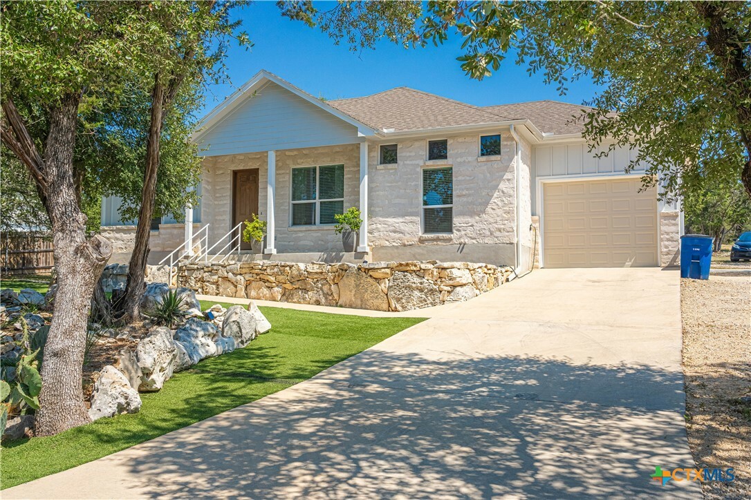 Property Photo:  1424 Estate Drive  TX 78132 